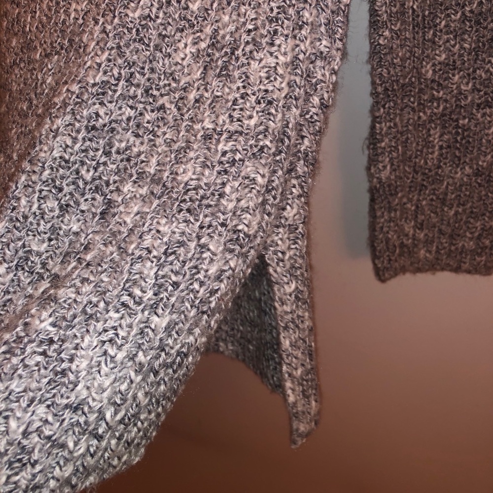 Cable knit v-neck sweater
